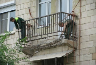 Кто должен ремонтировать балкон в многоквартирном доме: все нюансы и правовые аспекты