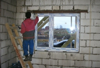 Когда ставить окна при строительстве дома: практическое руководство по выбору сроков и технологий